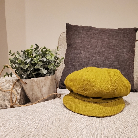 Burberry Accessories - HP Brand new Burberry newsboy hat size medium